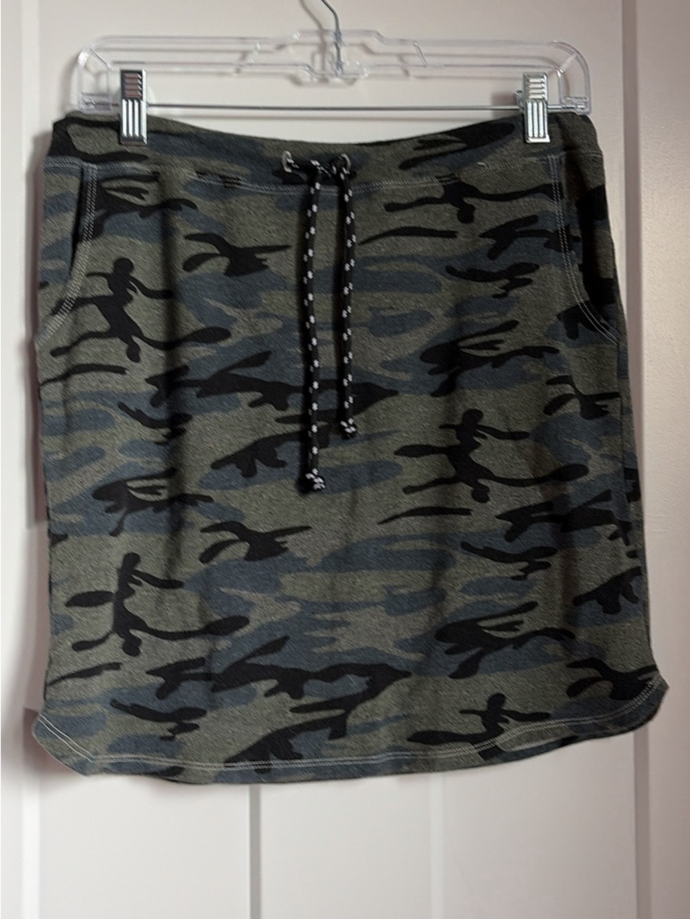 Sundry Olive & Black Camo Drawstring Mini Skirt Medium